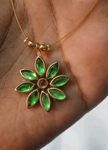 Green Floral Pendant Necklace
