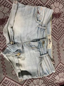 blue hollister denim low rise shorts