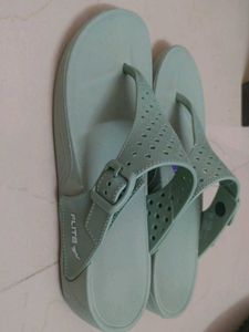 Flite Women&#39;s Green Buckle Sandals