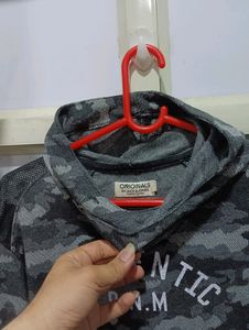 Jack &amp; Jones Sweat Shirt With Round Nake And Cap