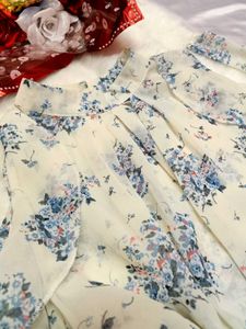 💙🤍Floral Off-Shoulder Ruffled Top🤍💙