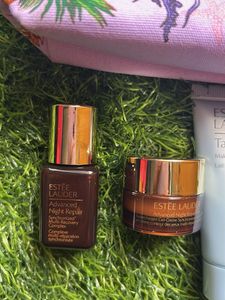 Estee Lauder Skin are Kit With Pouch