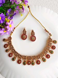 Beautiful Golden Matte Choker Set