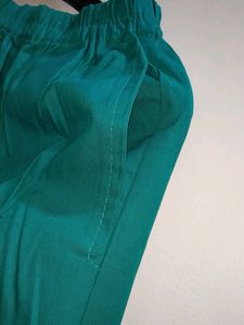 Women&#39;s Solid Mid Rise Cotton Pant
