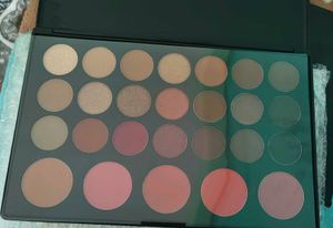 Nyka Fashion Eyeshadow And Blush Plate