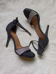 Black Model-Pencil Heel