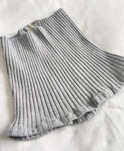 Gray Ribbed Zipper Top ❣️