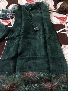 Beautiful Pakistani Suit With Freebie
