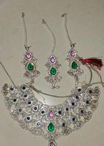Isko Party Aur Wedding Wear Kar Sakte Hain