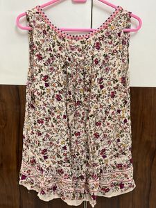 Floral Sleeveless Top 🌸