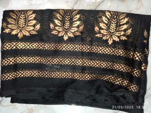 pretty black saree .