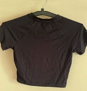 Comfy Black Cropped Tee