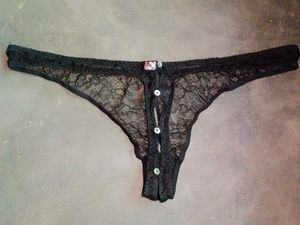 Men&#39;s Black Lace With Sea Shell Button Thong