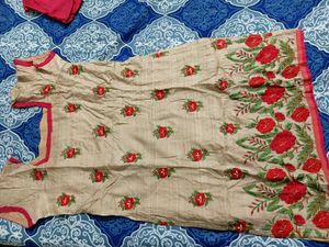 Elegant Floral Embroidered Kurta