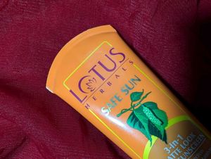 Lotus Herbals Safe Sun SPF 40