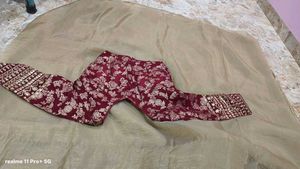 Elegant gold crush saree