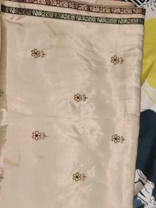 Saree With Blouse And Freebie