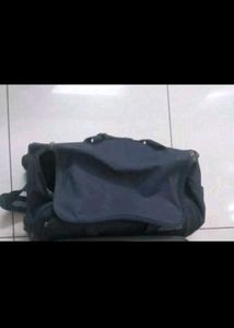 American Tourister duffel bag with wheel