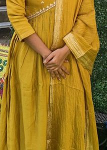 Naira Cut Kurta And Odhani Set