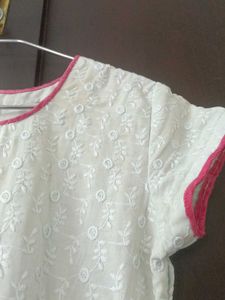 Rose White button Closed Top