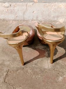CHARLES &amp; KEITH High Heel(37)
