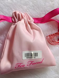 Too Faced Pintersty Pouch 💕❤️
