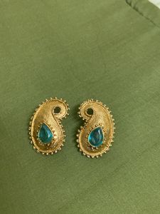 STUNNING GOLDEN EARRINGS