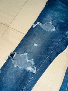 Pull&amp;Bear Ripped Demin Skinny Jeans