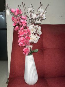 flower vase nd flowers🌺