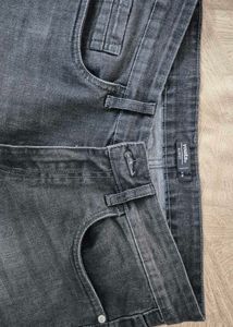 YOUSTA Black Straight-Fit Jeans Size 32