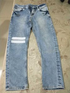 Light Wash Graphic Jeans
