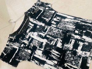 Abstract Black and White T-shirt