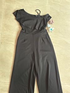 Chic Black One-Shoulder Jumpsuit