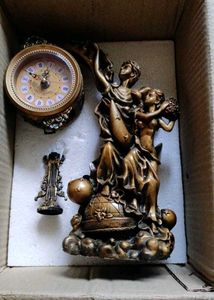 Clock Cum Showpiece
