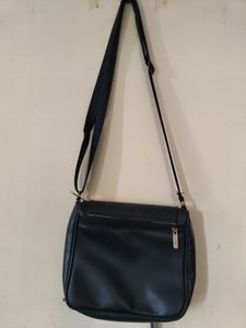 Sling bag 🛍️