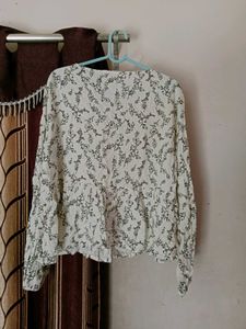 Women&#39;s Floral Peplum Top with Lace