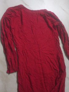 A red long size straight kurti