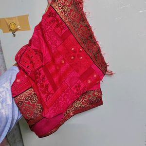 Beautiful Red Saare