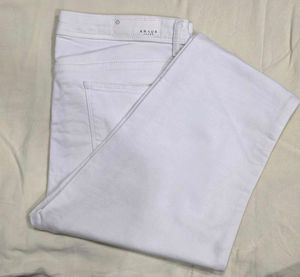 Female Kraus White Jeans.