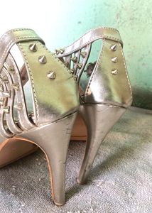 I am Selling Heel