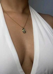 Rose Pendant Necklace