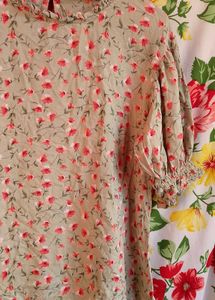 Women&#39;s Floral Top with Elasticated Sleeves! 🌸