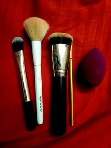 Pac Make Up Brushes And Beauty Blender Branded