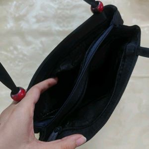 🆕 Black Handbag