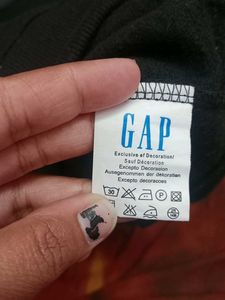 GAP SWEATSHIRT