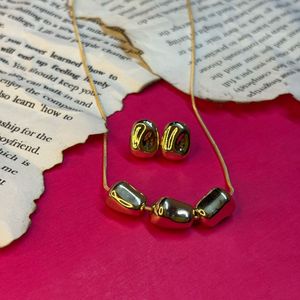 Gold Tone Necklace & Earrings
