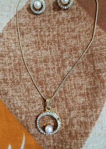 Beautiful Locket With Their Hoops ❤️