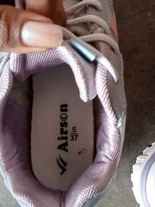 Stylish Women&#39;s Sneakers