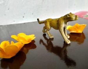 Vintage Home Decor Realistic Animals..🐆🦌🦛