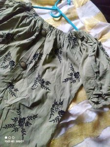 Floral Print Button-Back Top